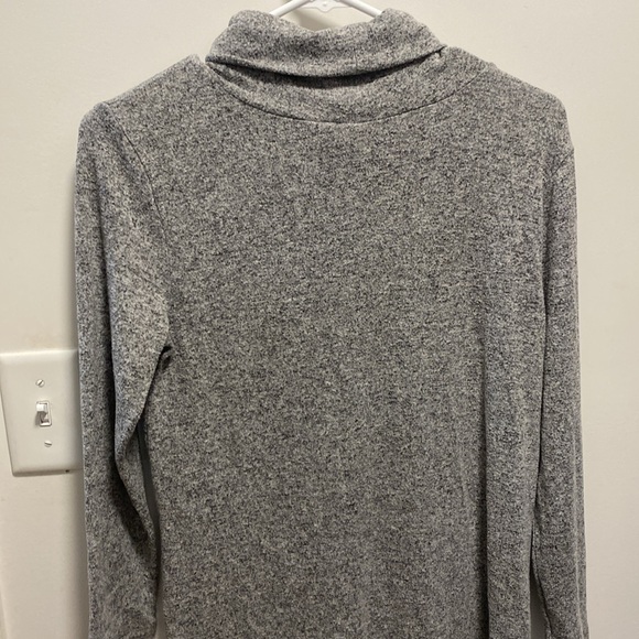 2 for $12 ⚜️ Old Navy Plush Knit Long Sleeve Turtleneck Tunic Grey Size Medium - Picture 5 of 6